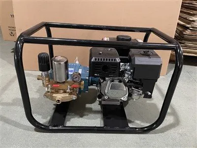 Pompe de pulvérisation agricole en métal